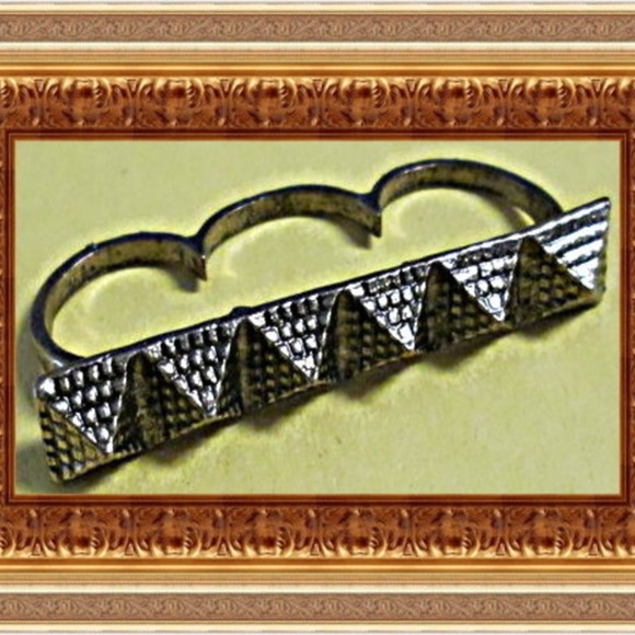 Gold Tone Triple Finger Spike Design Ring Unisex - Picture 1 of 1